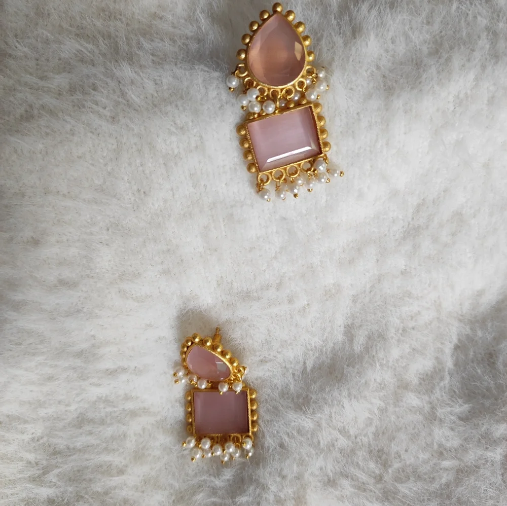 Matte Gold Rose Quartz Earrings - Picture 5 of 7